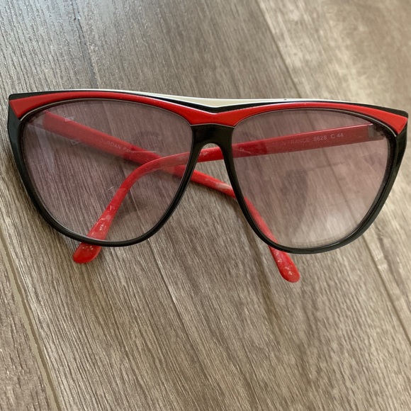 Vintage Cat Eyed Sunglasses - Picture 1 of 7